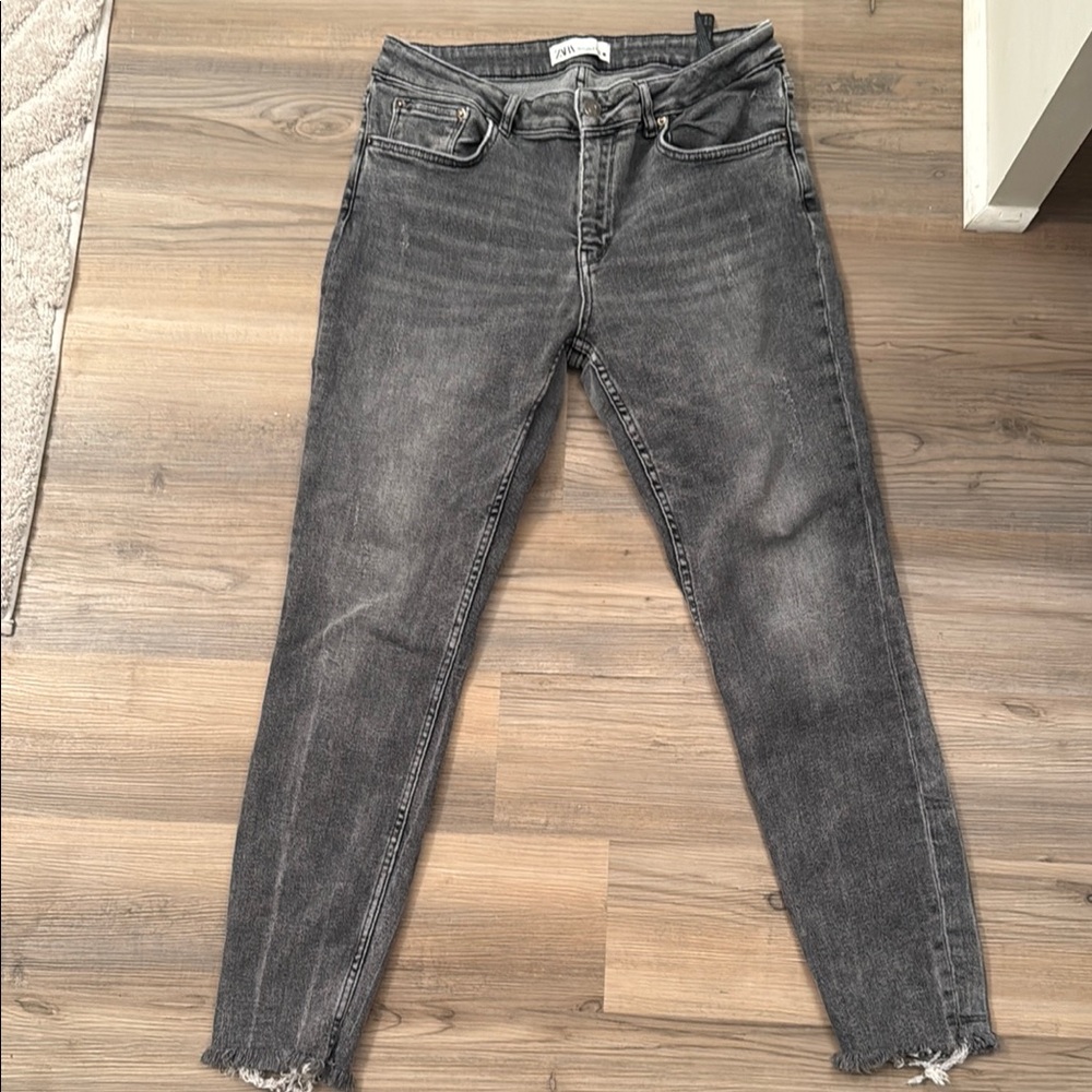 Zara Gray Skinny Jeans with Distressed Finish